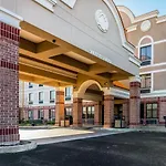 Comfort Inn & Suites Airport-American Way