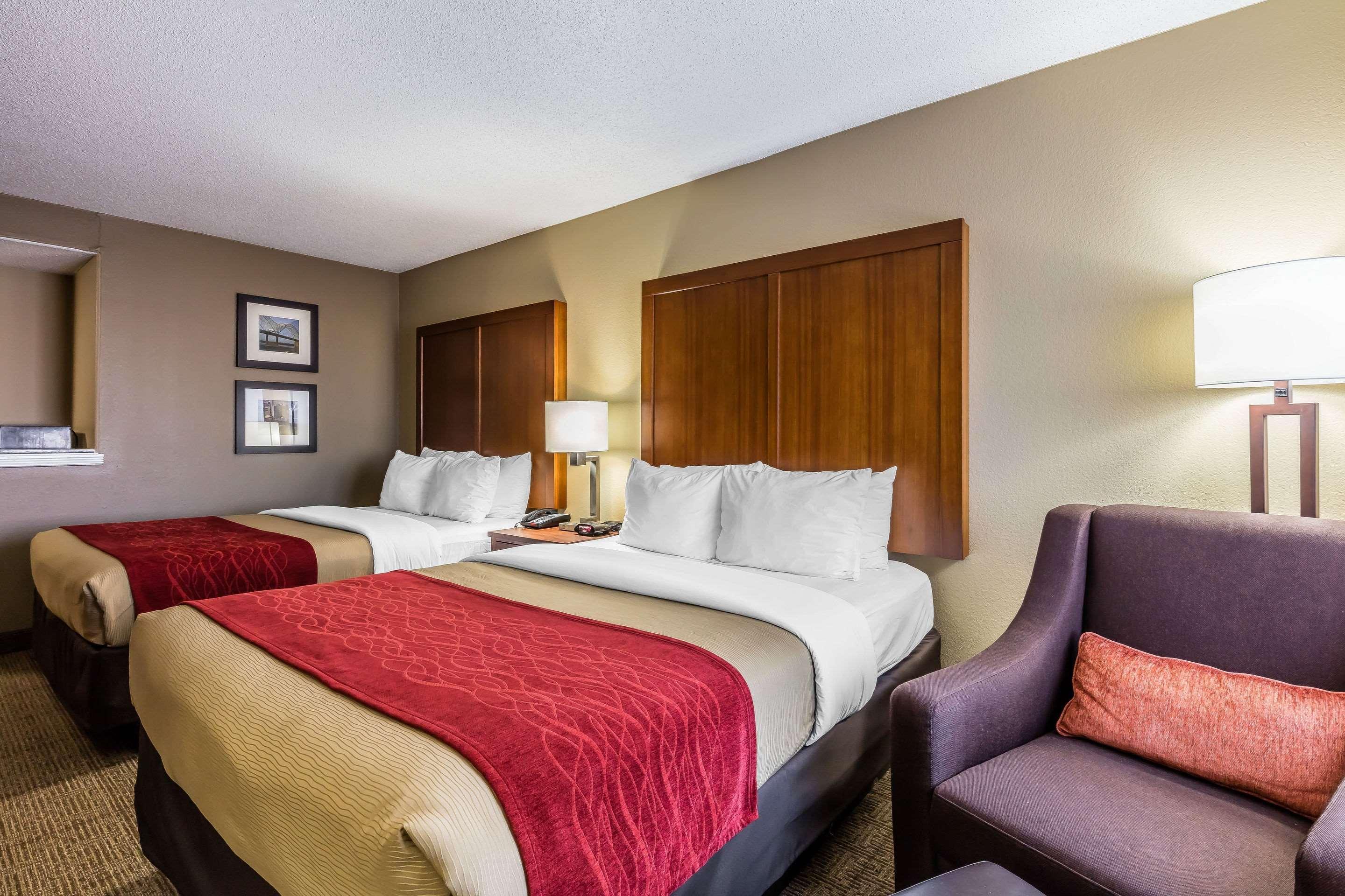 Hotel Comfort & Airport-american Way 2*